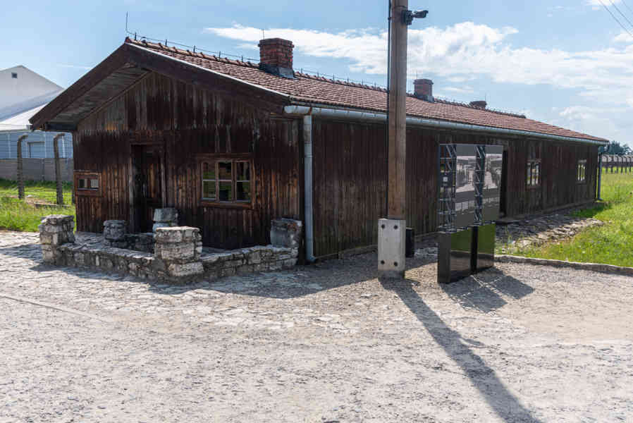 Polonia 068 - Auschwitz ll-Birkenau.jpg
